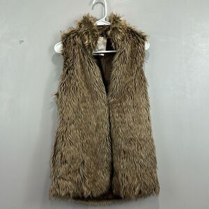 Bershka Premium Outwear
Collection Faux Fur Vest